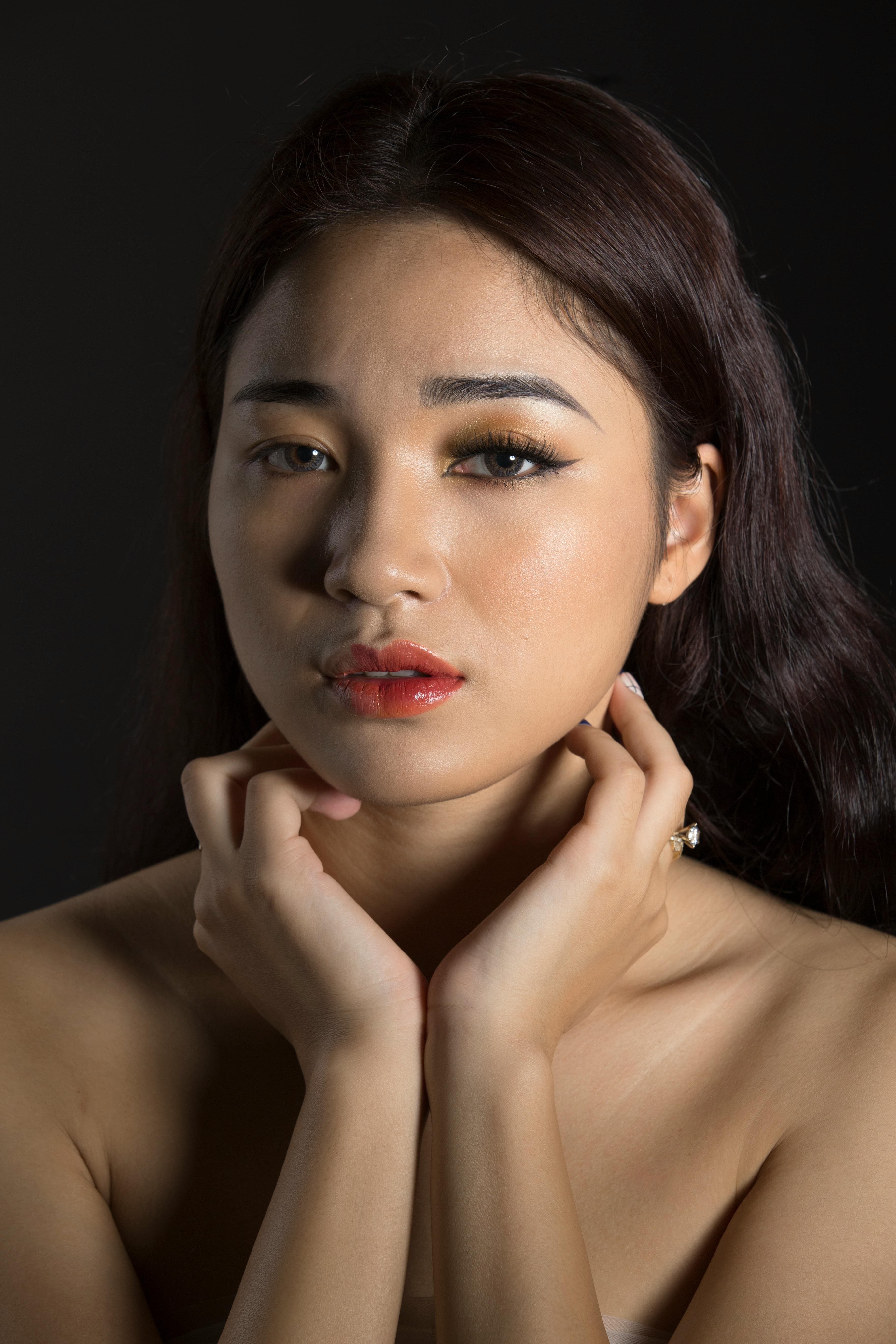 Example headshot: 20s